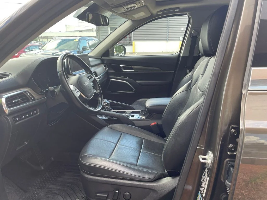 Used 2022 Green Kia EX image 12