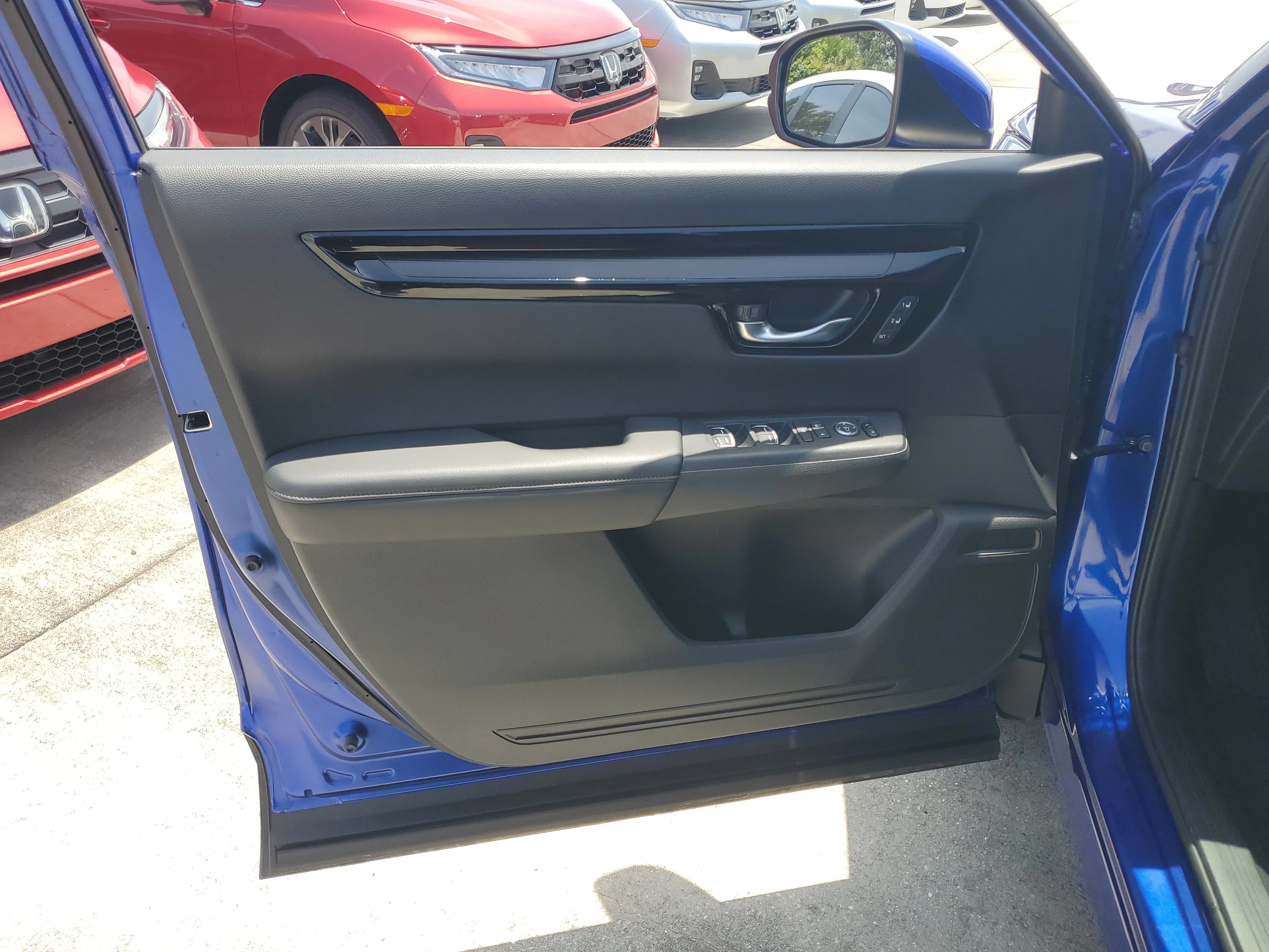 Used 2024 Sparkle Silver Honda EX-L image 21
