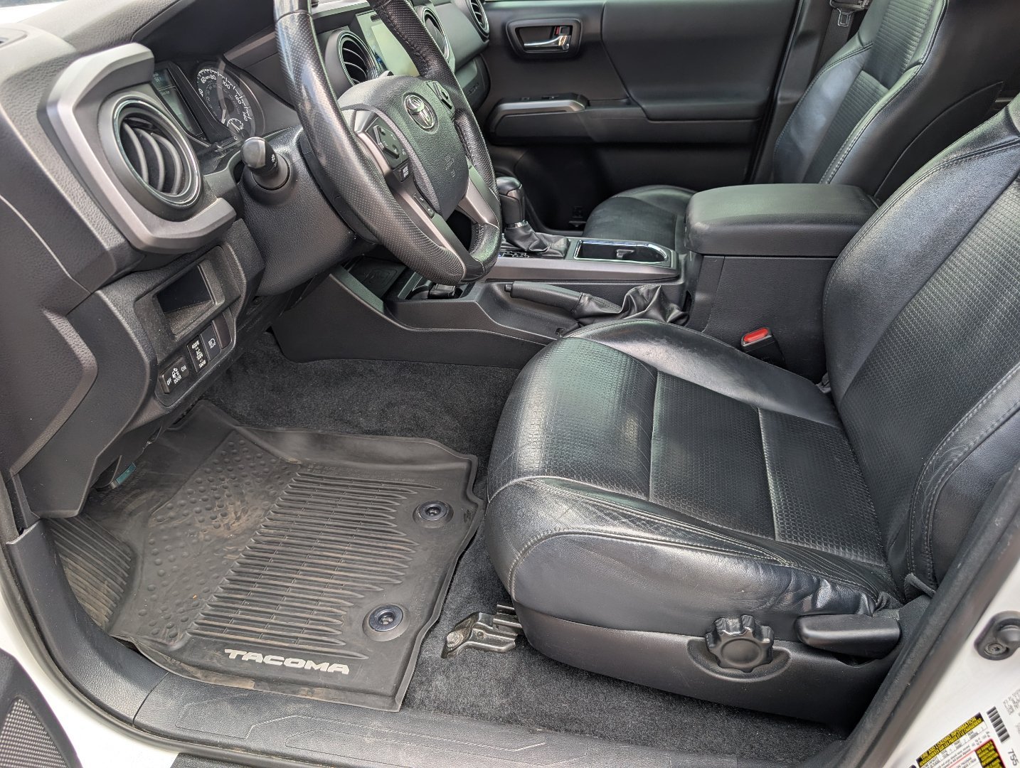 Used 2019 Super White Toyota TRD Off Road image 9