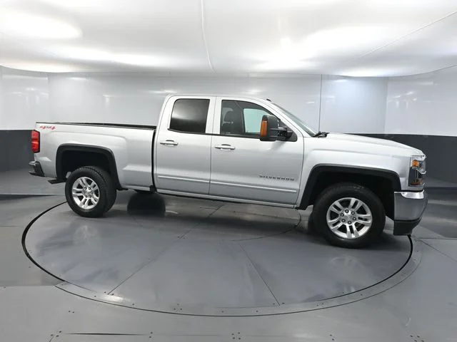 Used 2016 Silver Chevrolet LT image 3