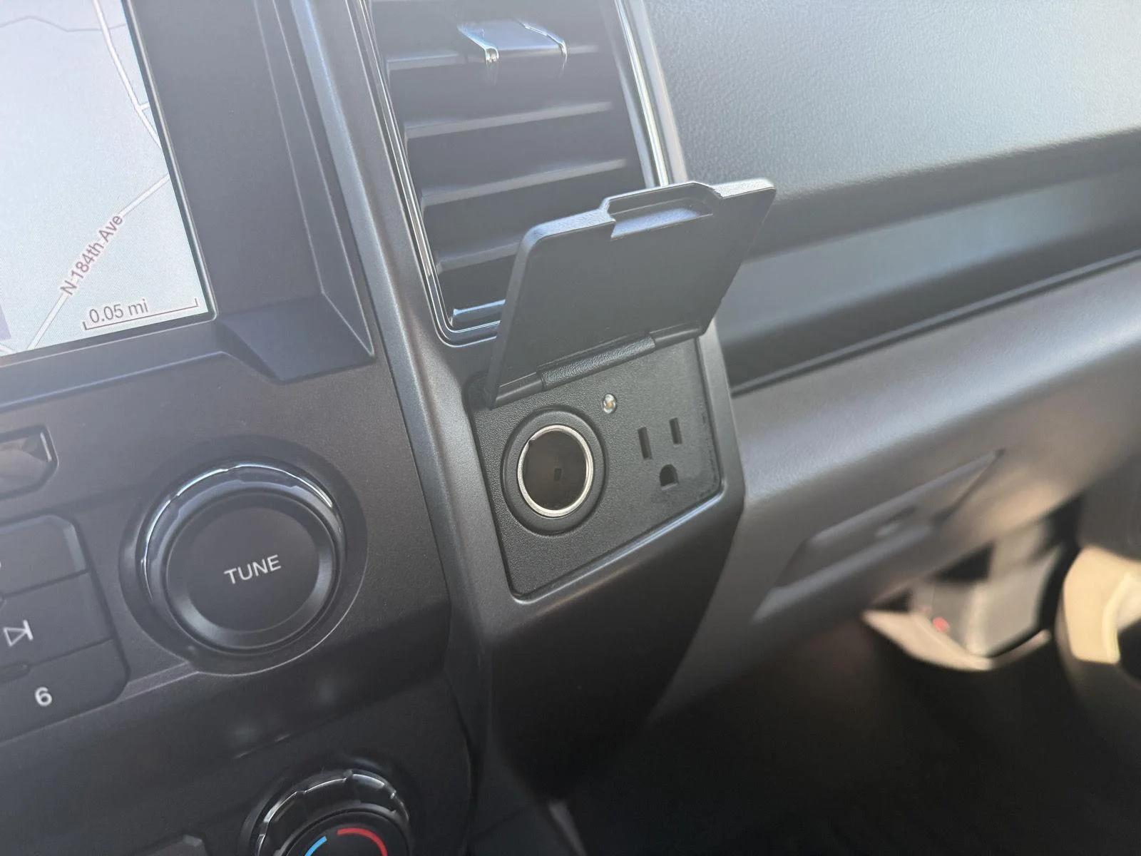 Used 2019 Oxford White Ford XLT image 25