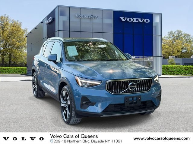 2024 Volvo XC40 B5 Plus Bright Theme