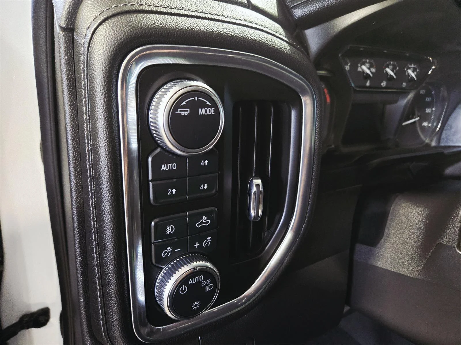 Used 2021 Summit White GMC Elevation image 26