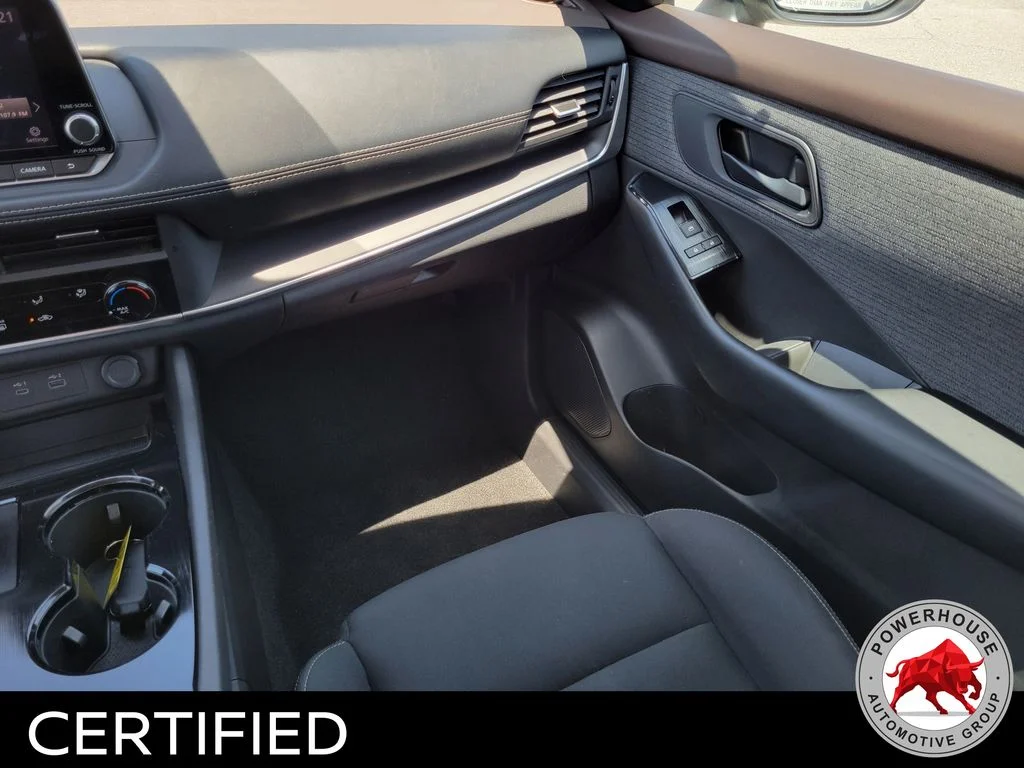 Used 2023 White Nissan S image 20