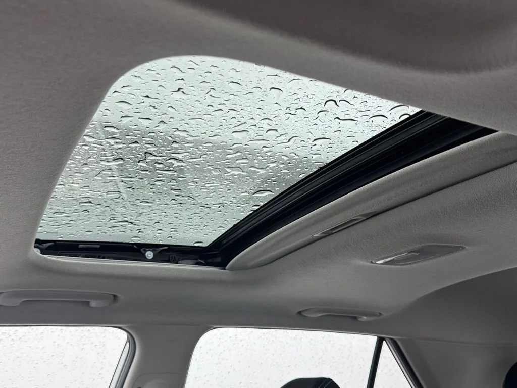 Used 2025 Lunar White Hyundai SEL image 5
