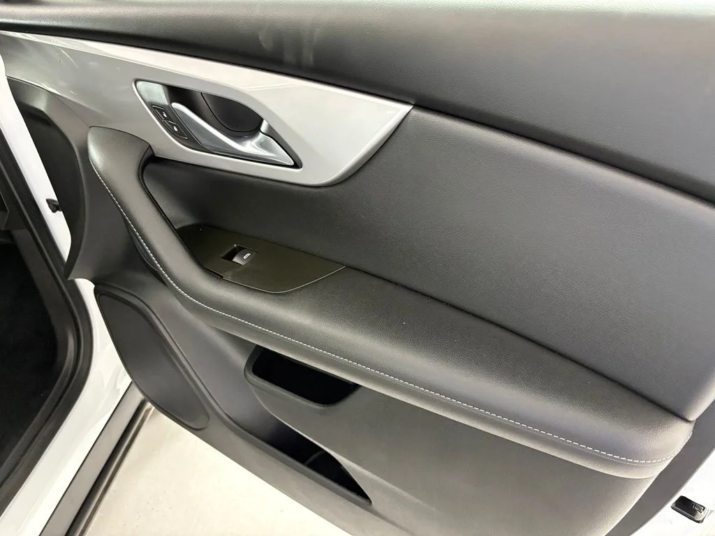 Used 2025 White Chevrolet LT image 37