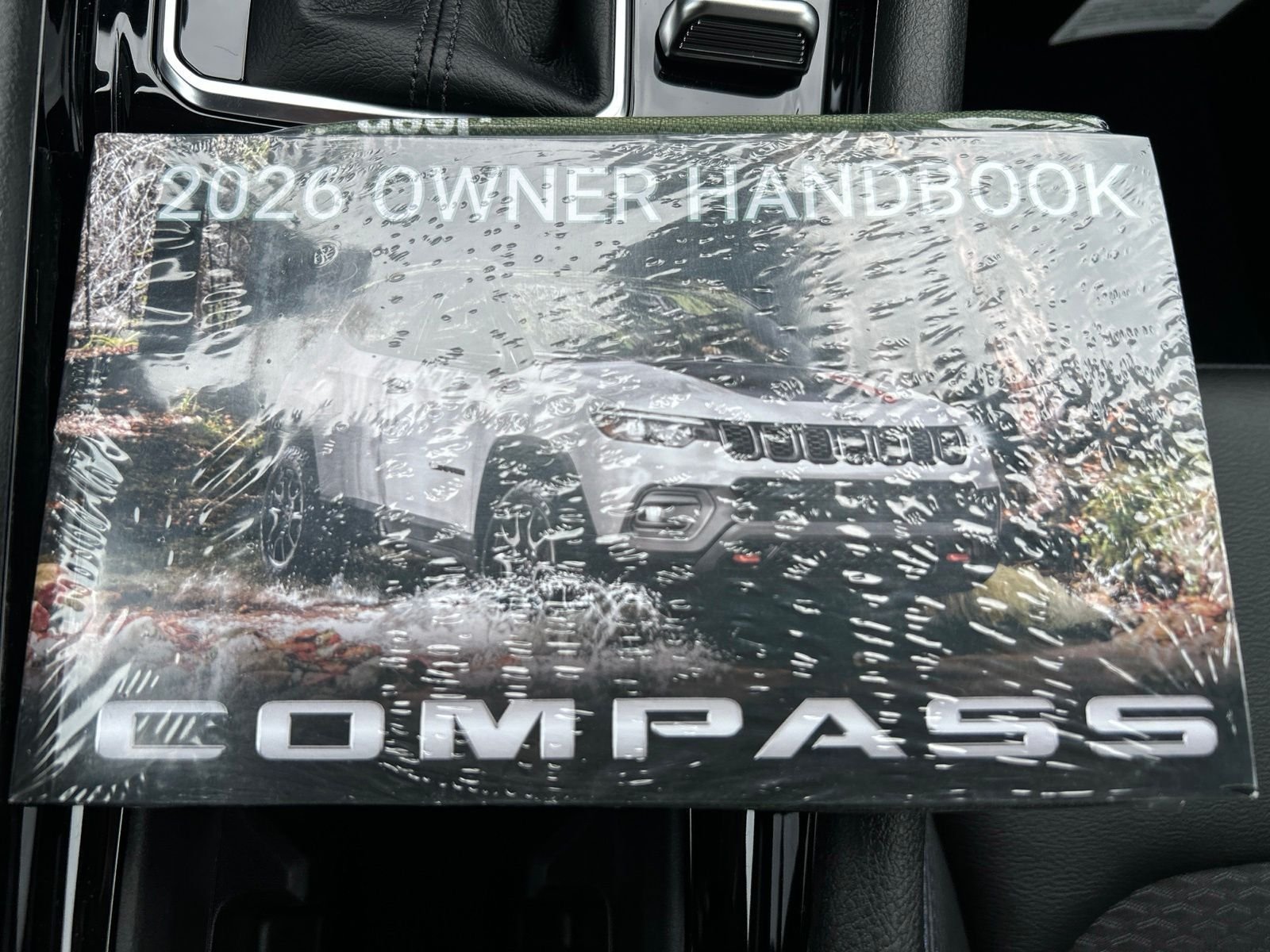 New 2026 Bright White Clearcoat Jeep Latitude image 19