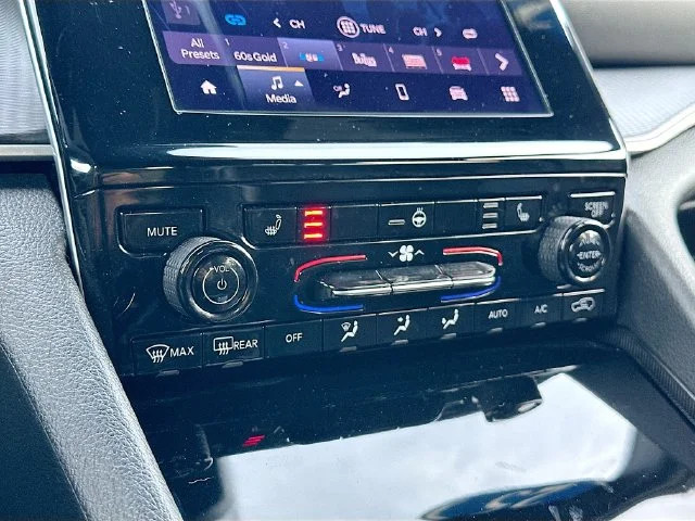 Used 2025 Black Jeep Altitude X image 16