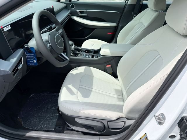 New 2026 White Hyundai SE image 41