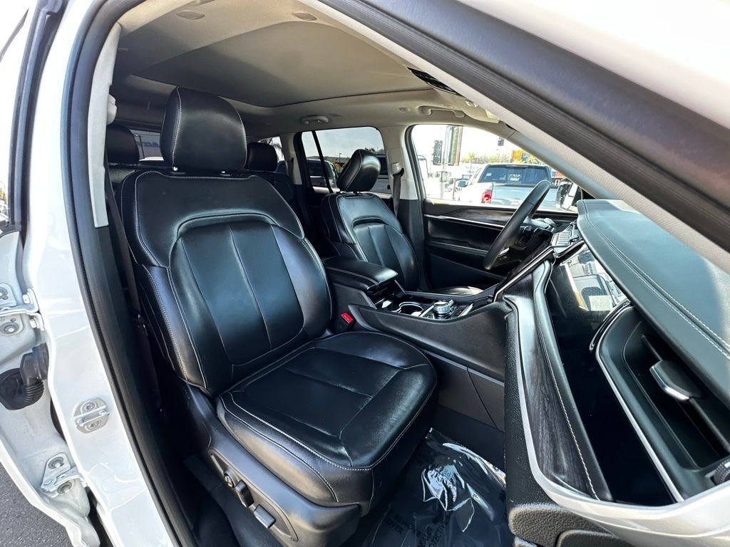 Used 2022 White Jeep 4xe image 22