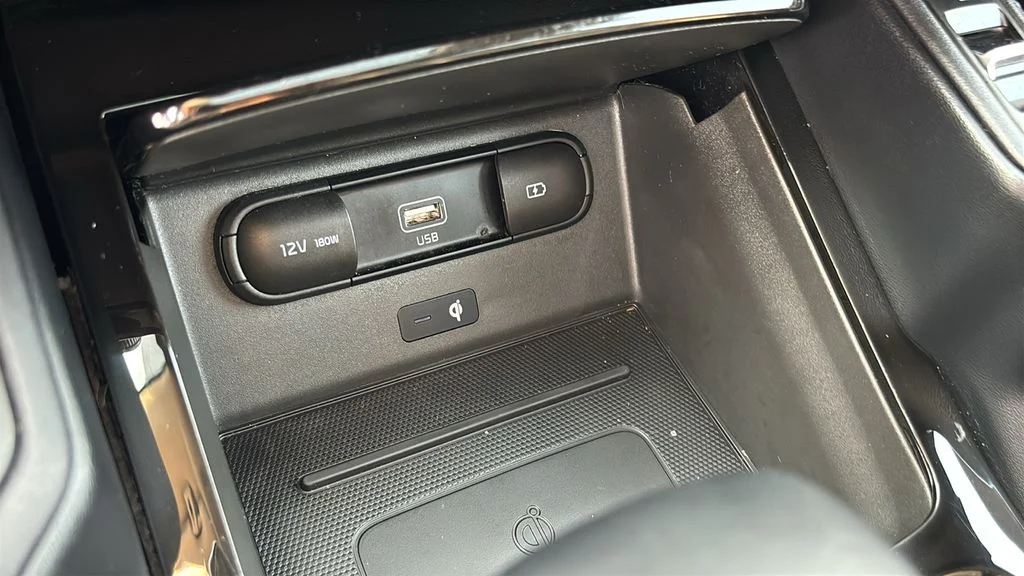 Used 2020 White Kia EX image 25
