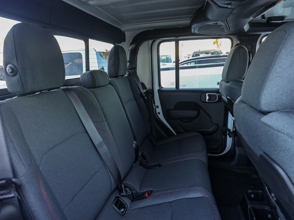 New 2026 Bright White Clear-Coat Exterior Paint Jeep Rubicon image 16