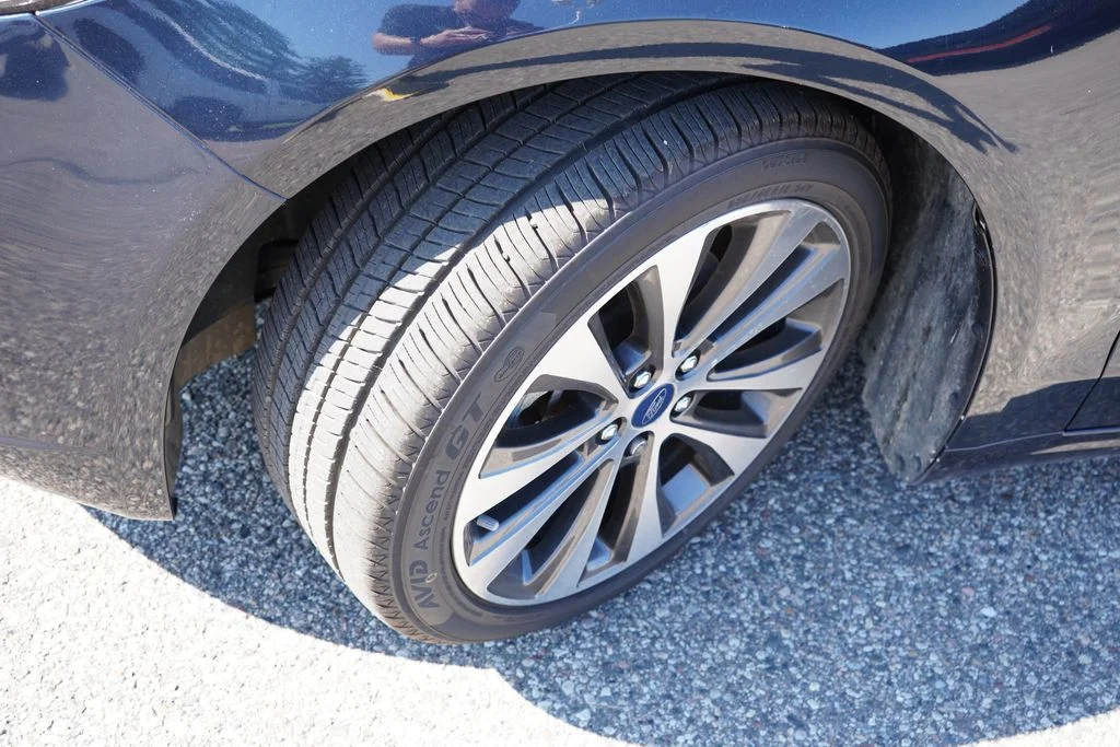 Used 2020 Blue Ford SE image 13