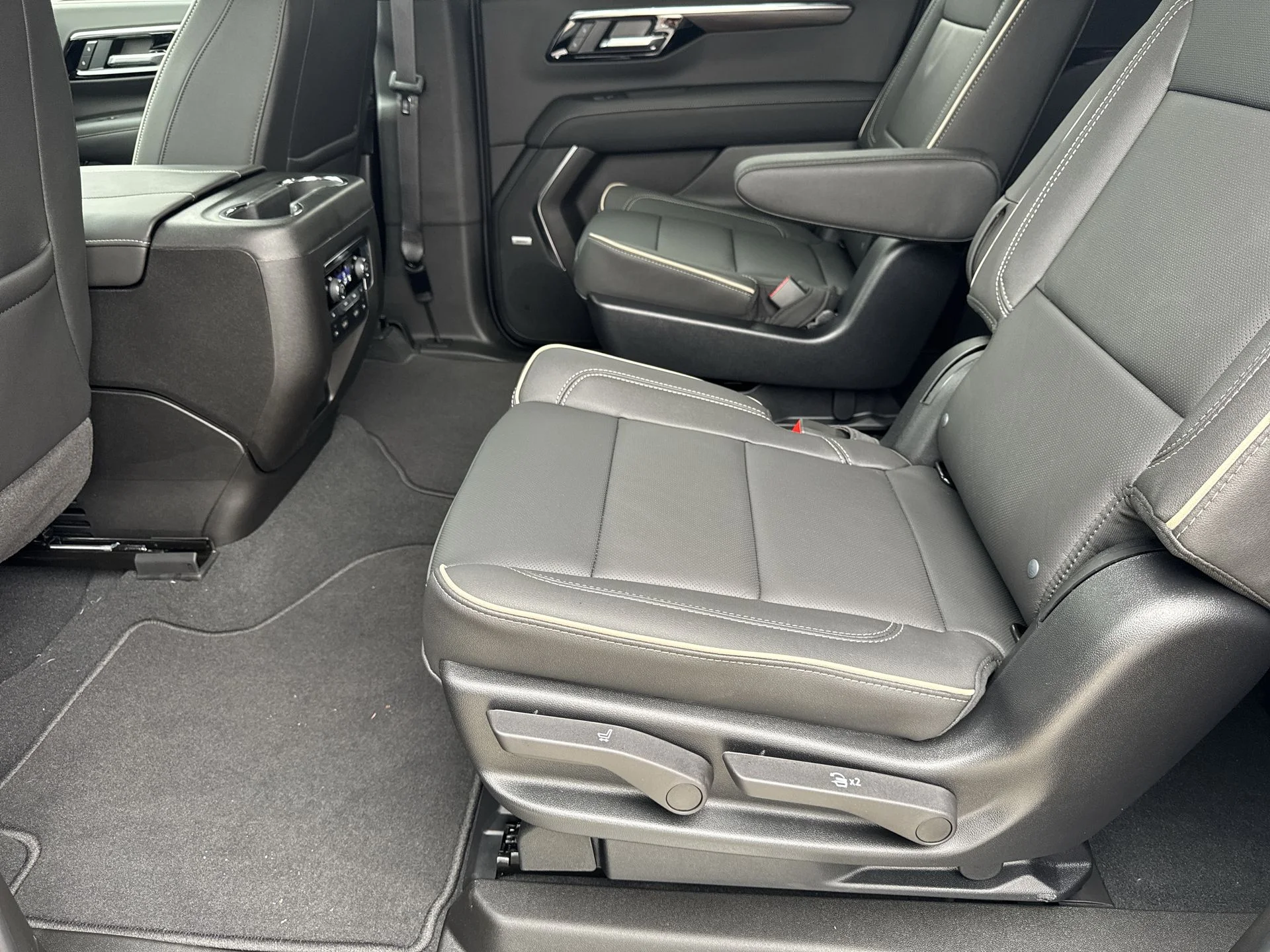 2026 Chevrolet Suburban Premier - Photo 63