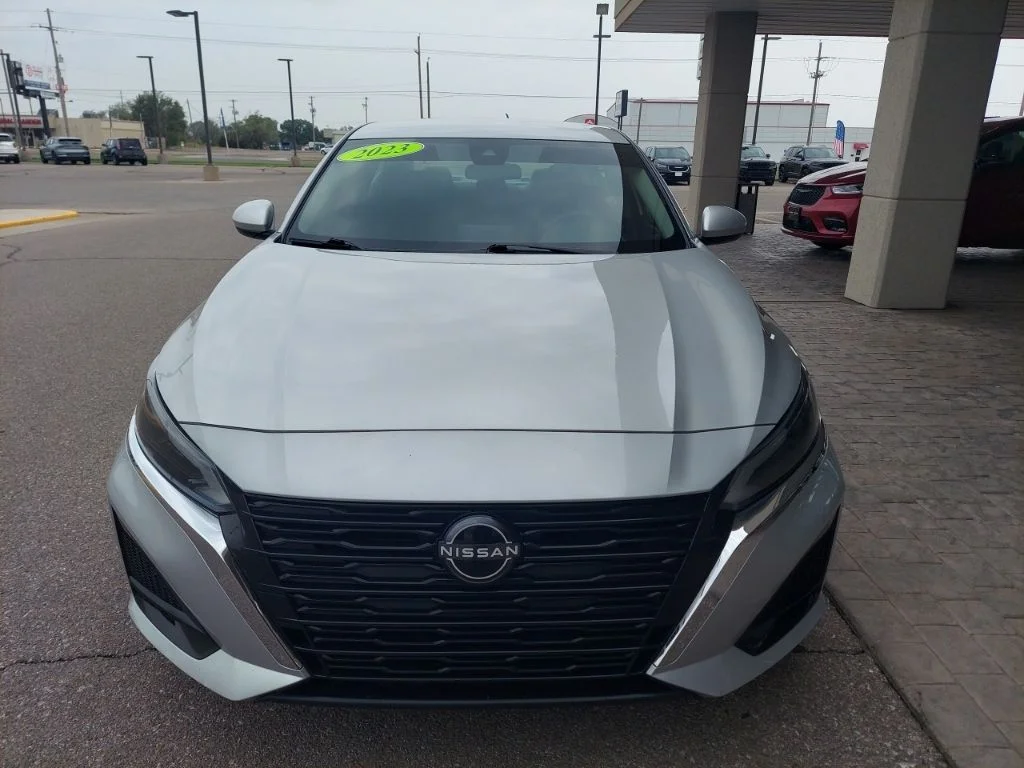 Used 2023 Silver Nissan 2.5 SV image 2