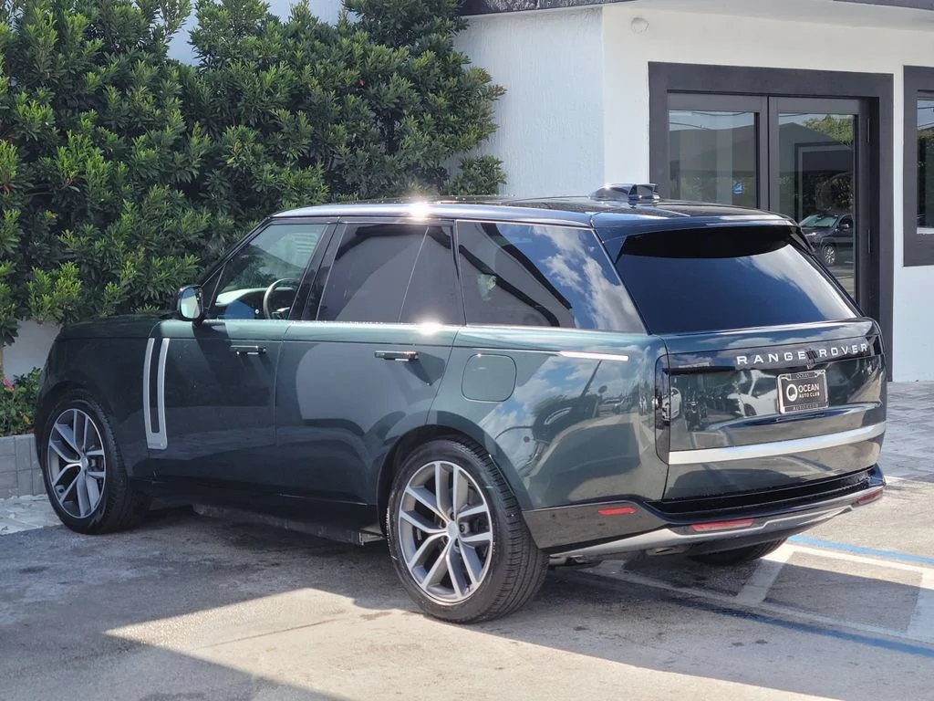 Used 2025 Belgravia Green Metallic Land Rover Autobiography image 4