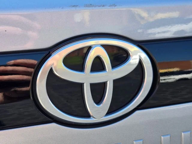 Used 2025 Silver Toyota XLE image 17