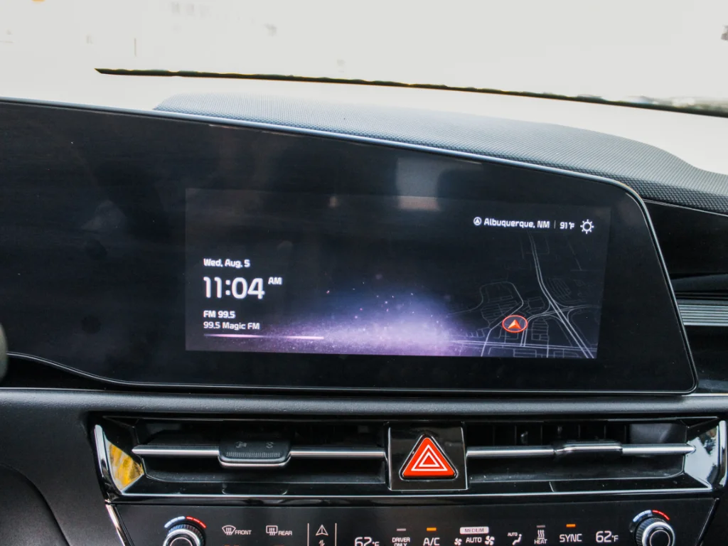 Used 2023 Snow White Pearl Kia Wave image 17
