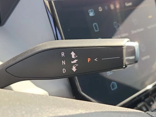 New 2027 Summit White Chevrolet LT image 32
