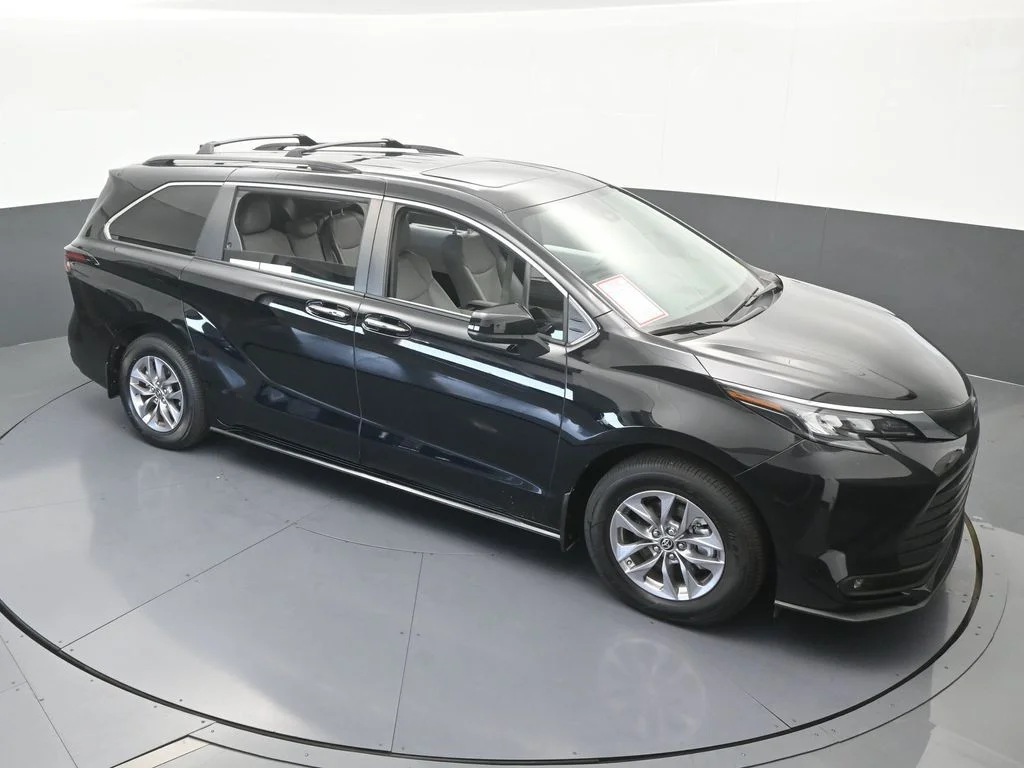 Used 2025 Midnight Black Metallic Toyota XLE image 57