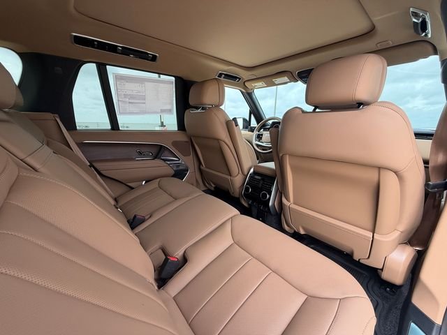 New 2026 Fuji White Land Rover SE image 17