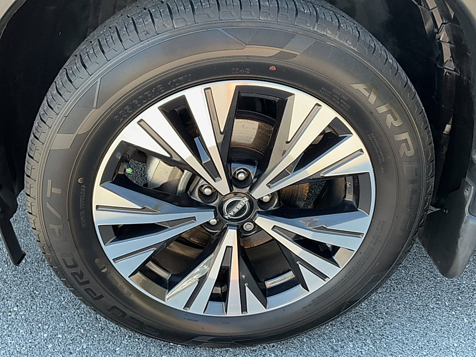 Used 2023  Nissan SV FWD image 5