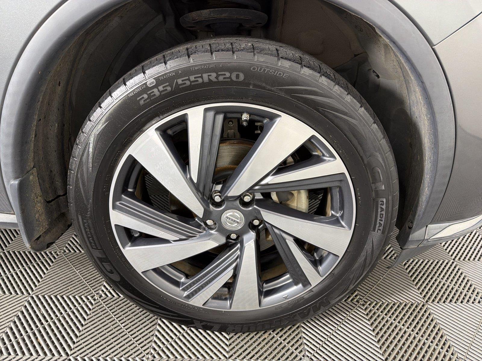 Used 2015 Gray Nissan Platinum image 15