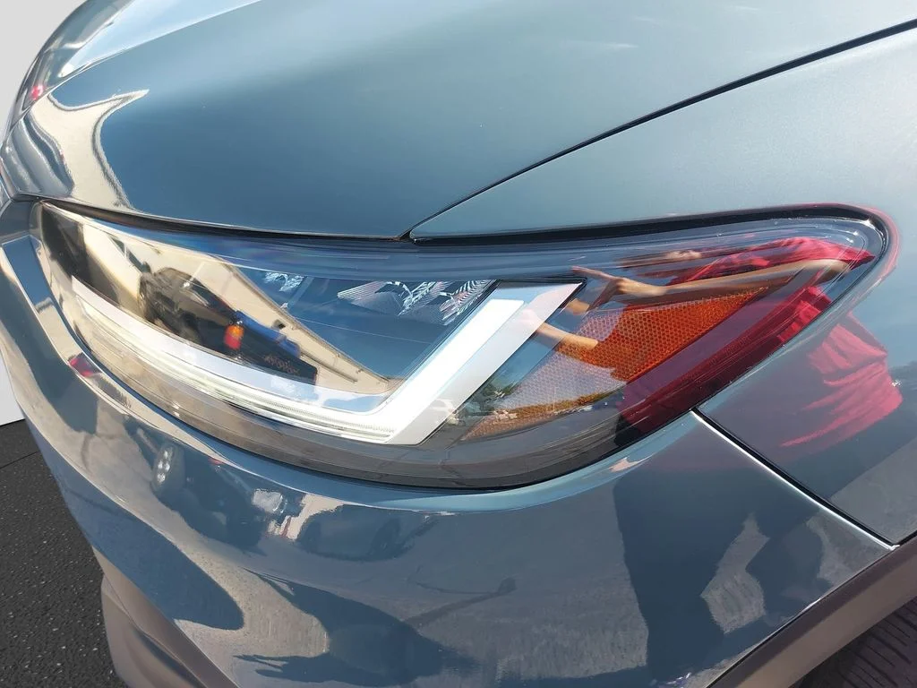 Used 2025  Honda LX image 32