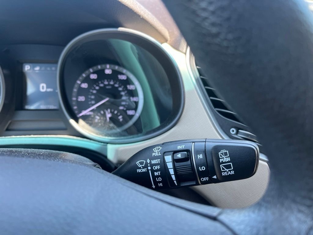Used 2017 White Hyundai 2.4 image 16