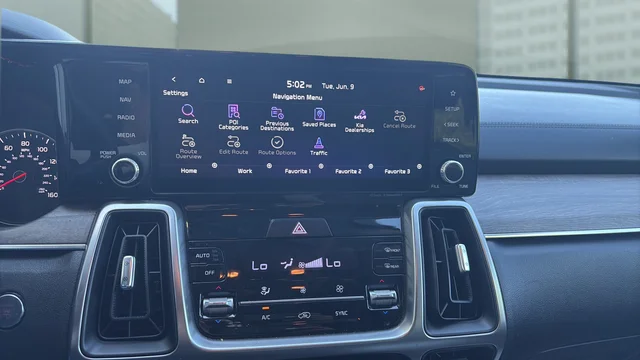 Used 2023 Silver Kia X-Line S image 18