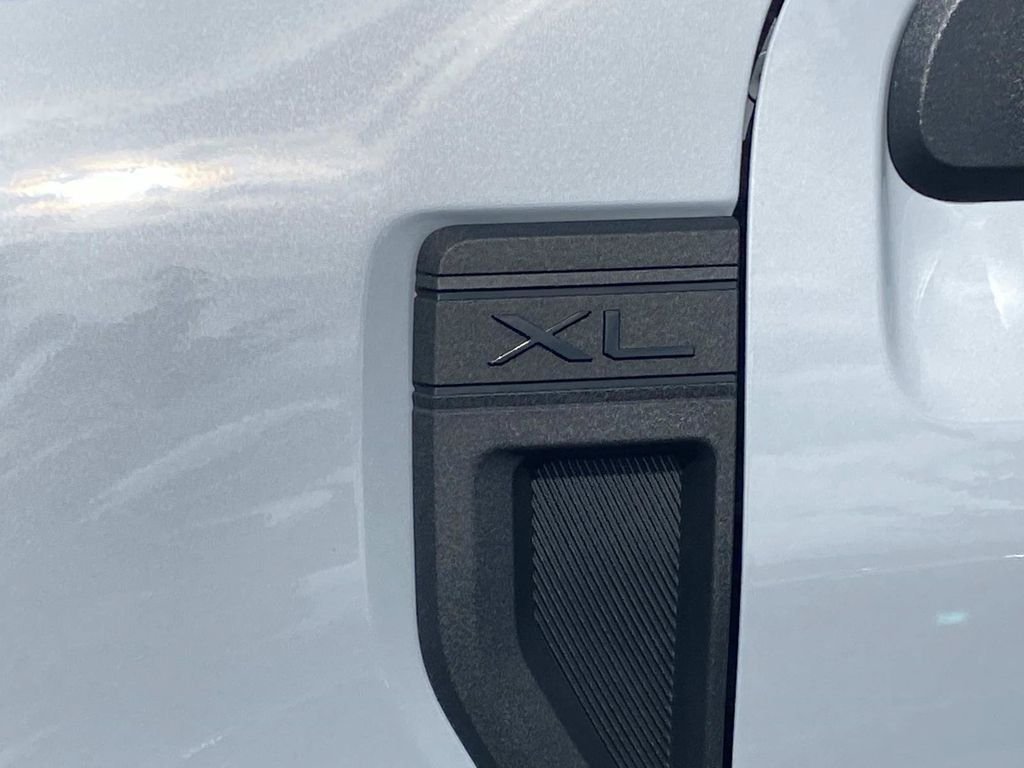 Used 2025 Space White Metallic Ford XL image 11
