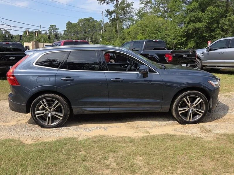 Used 2019 Denim Blue Metallic Volvo Momentum image 14