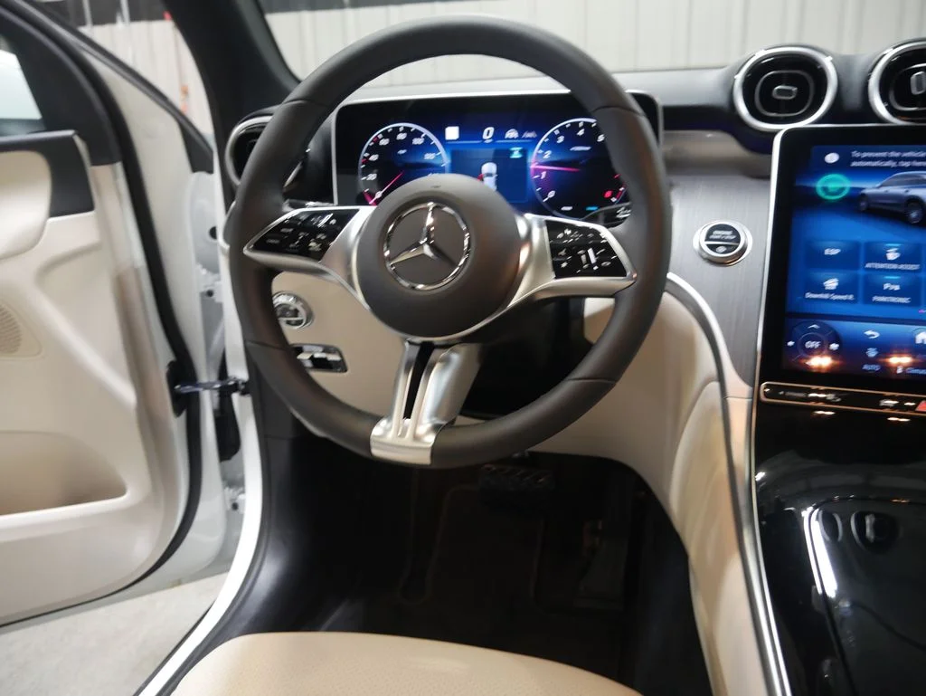 New 2026 Polar White Mercedes-Benz GLC 300 image 32