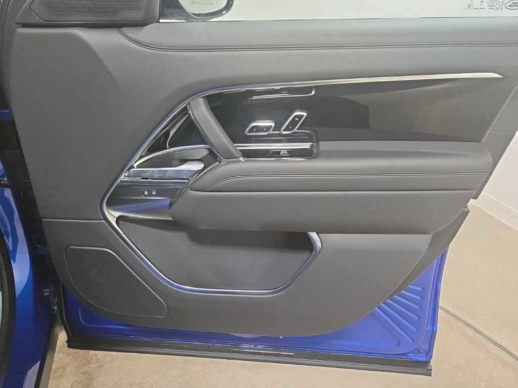 New 2026 Velocity Blue Land Rover SE image 29