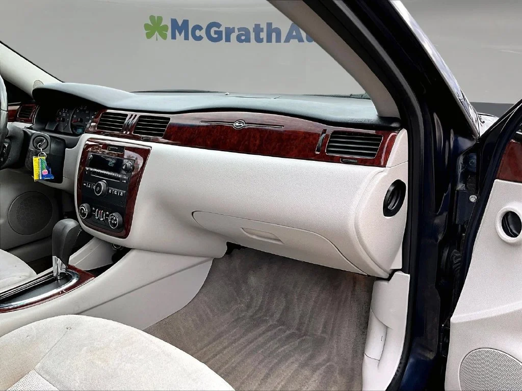 Used 2009 Blue Chevrolet LS image 26