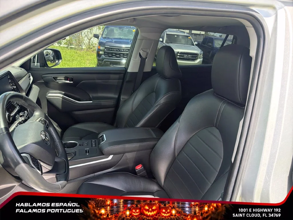 Used 2022 Silver Toyota XLE image 16