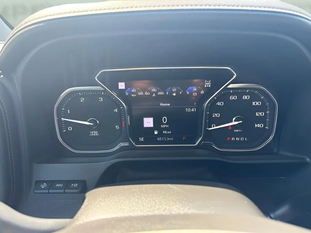 Used 2022 White GMC Denali image 14