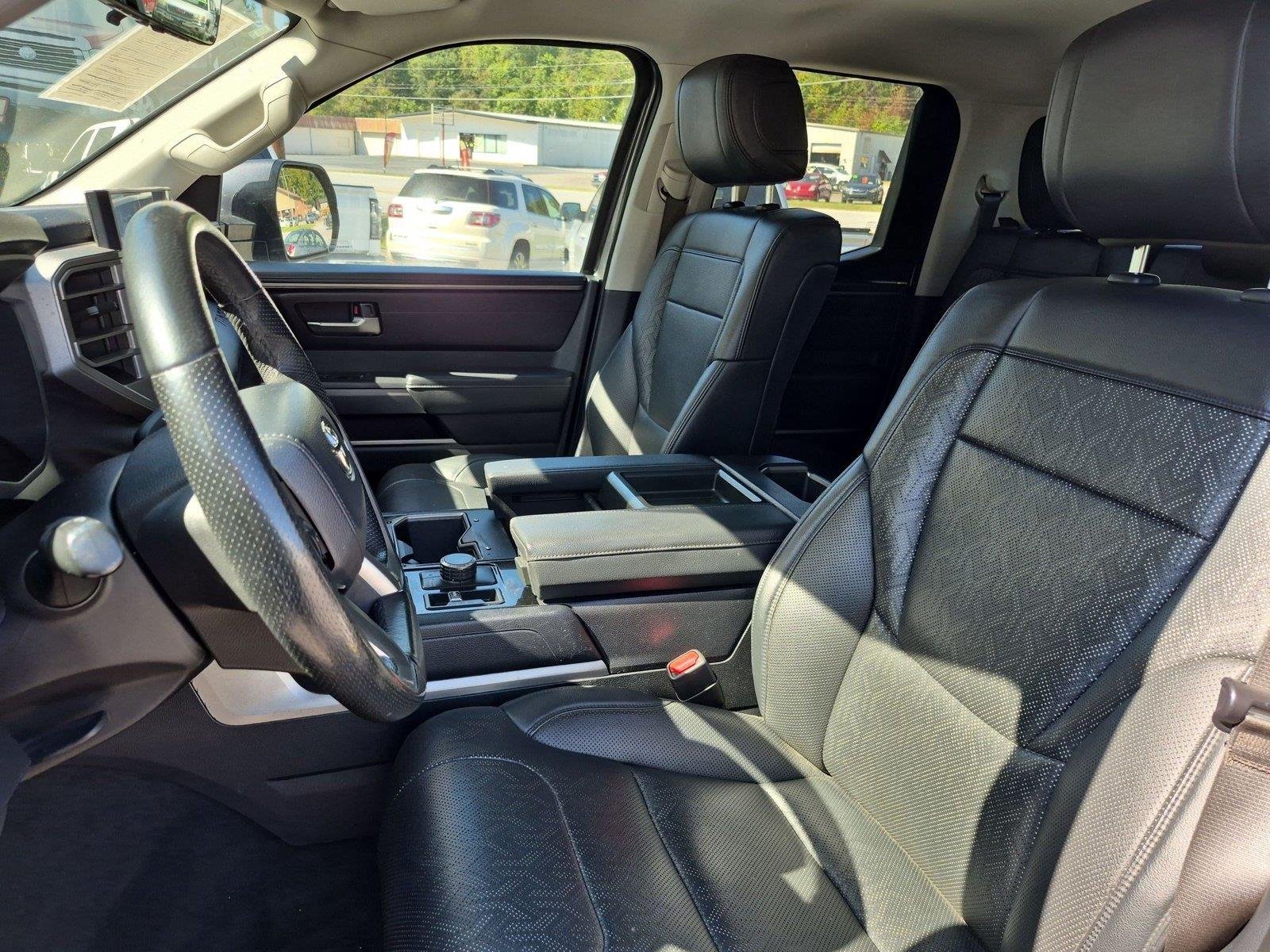 Used 2022  Toyota SR5 image 17
