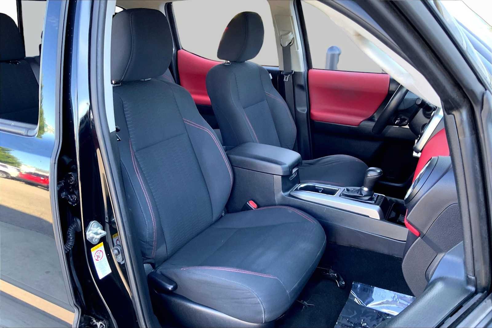 Used 2019 Midnight Black Metallic Toyota SR5 image 8