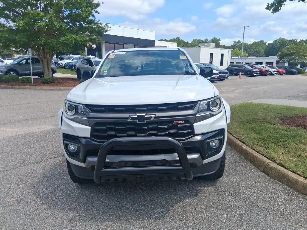 Used 2022 White Chevrolet Z71 image 2