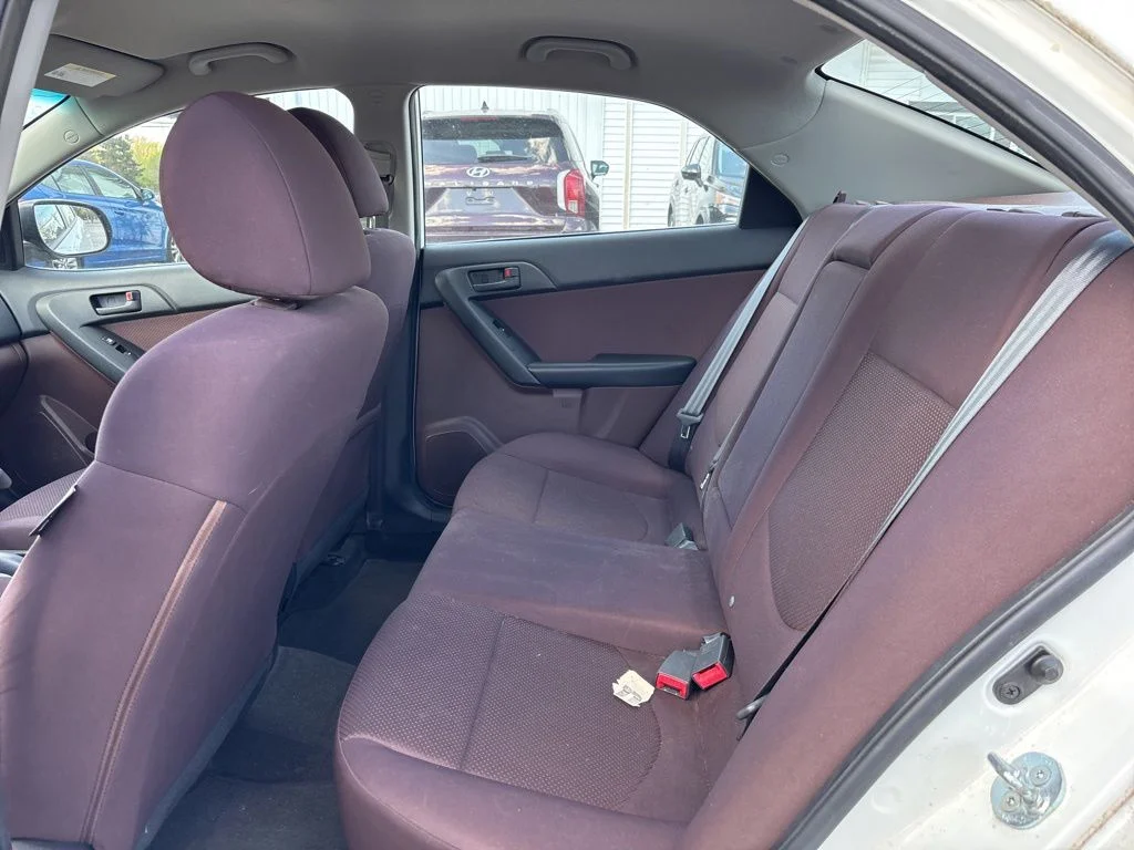 Used 2010 White Kia EX image 10