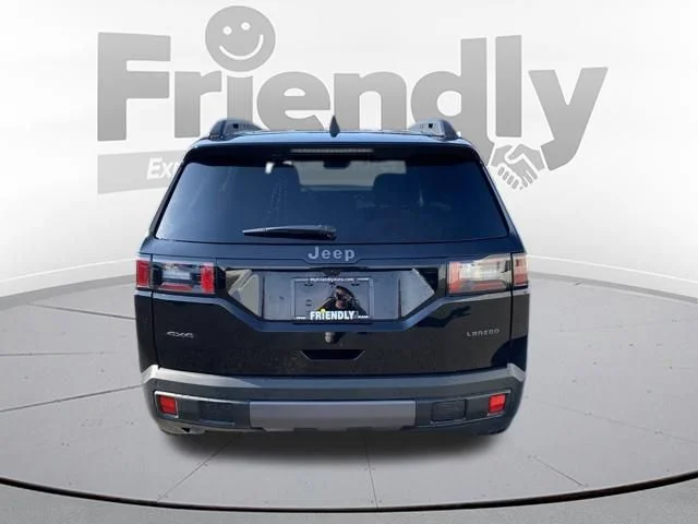 New 2026 Diamond Black Crystal Pearl-Coat Exterior Paint Jeep Laredo image 5