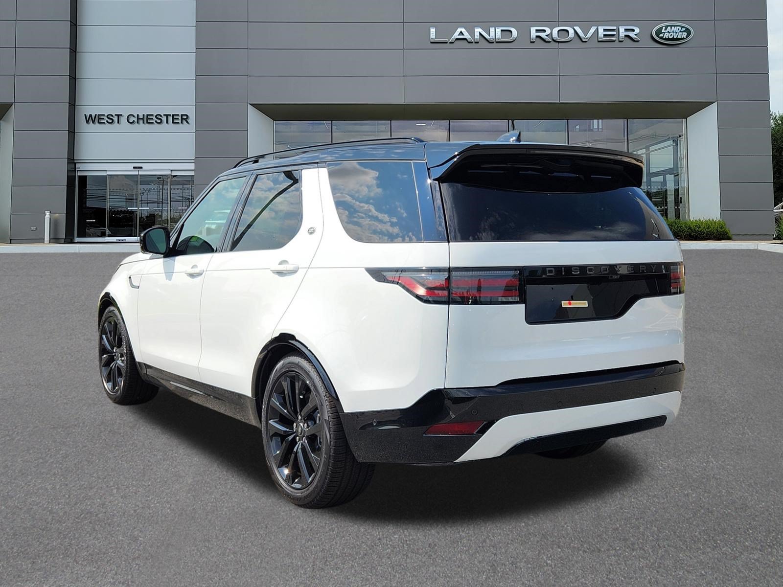 New 2026 Fuji White LAND ROVER Dynamic SE image 3