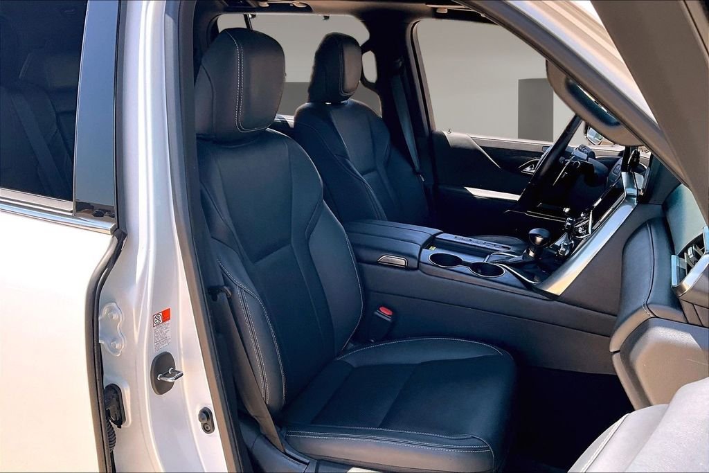 Used 2024 White Lexus 600 Luxury image 7