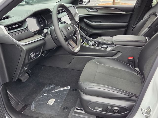 New 2026 Bright White Clear-Coat Exterior Paint Jeep Laredo image 15