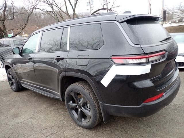 New 2026 Diamond Black Crystal Pearl-Coat Exterior Paint Jeep Limited image 3