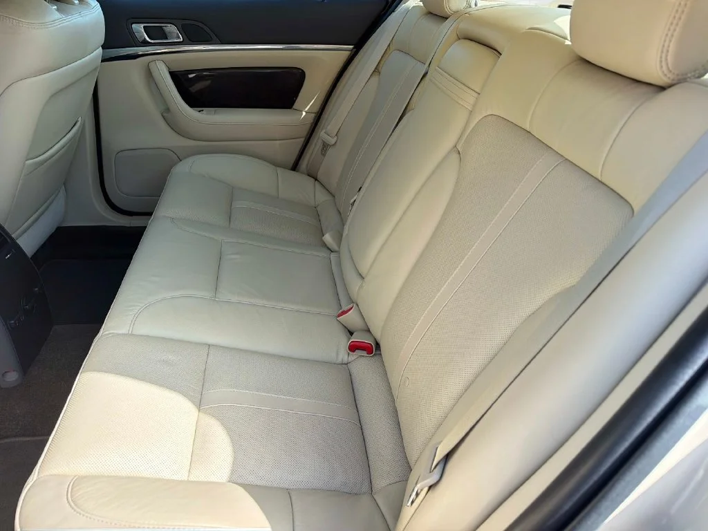 Used 2015 Silver Lincoln Base image 14