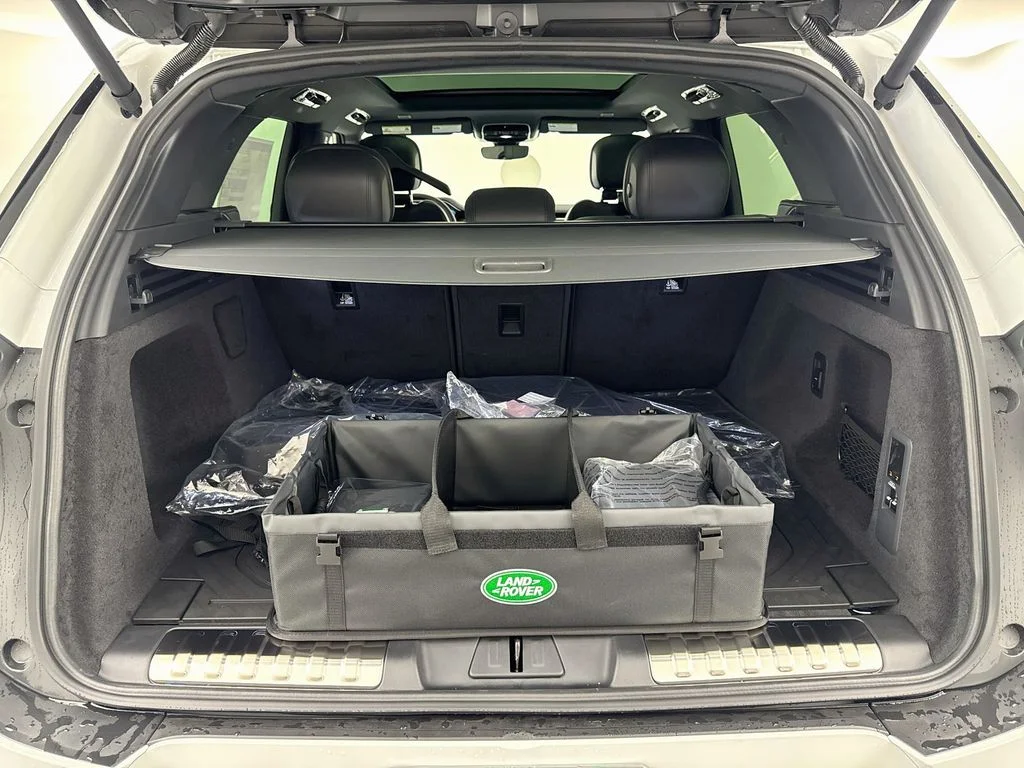 New 2026 Fuji White Land Rover Dynamic SE image 28