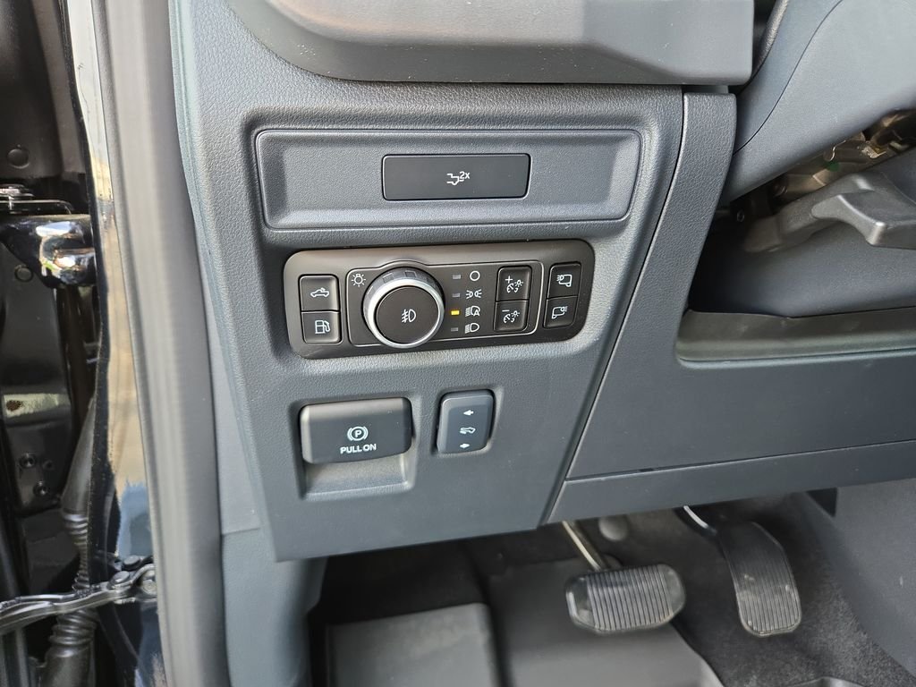 New 2026 Agate Black Metallic Ford XLT image 16