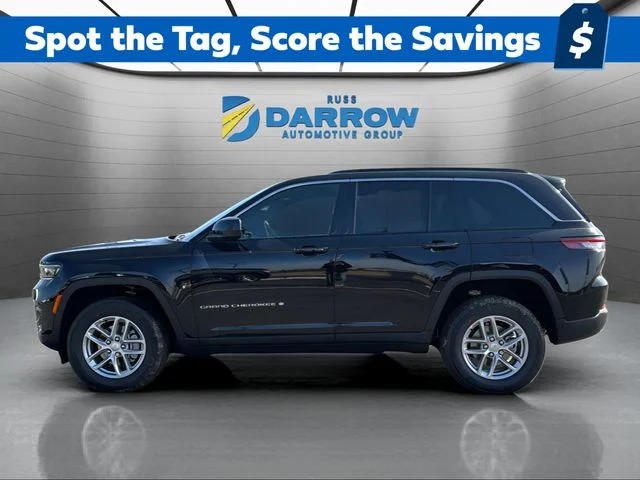 New 2026 Diamond Black Crystal Pearl-Coat Exterior Paint Jeep Laredo X image 2